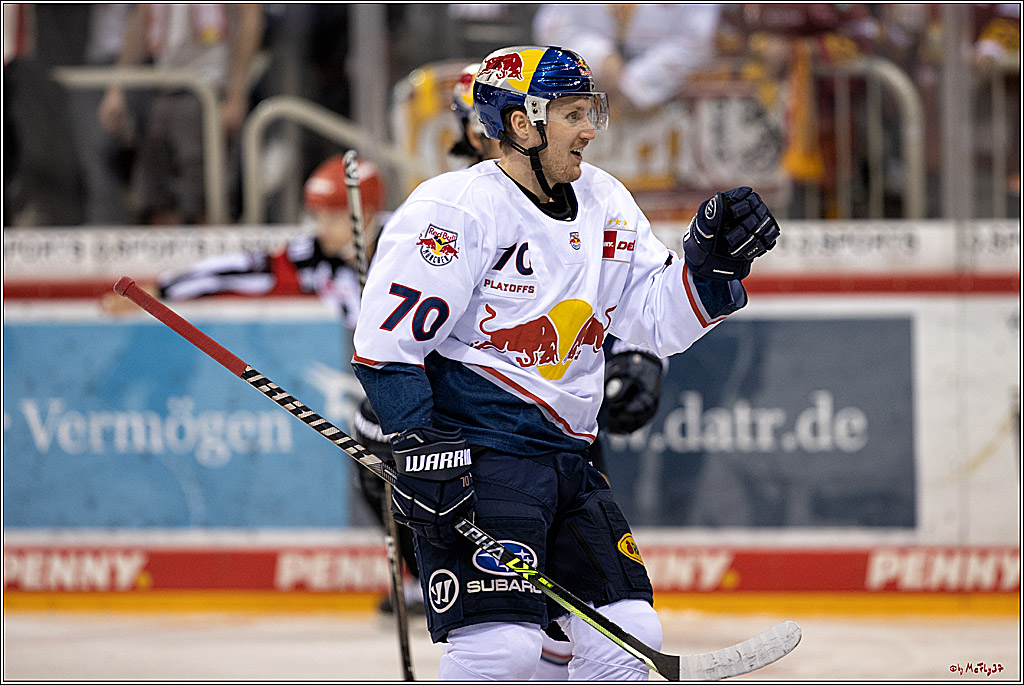 PENNY DEL Viertelfinale 4. Spiel; Duesseldorfer EG - Red Bull Muenchen; Duesseldorf, 16.04.2022